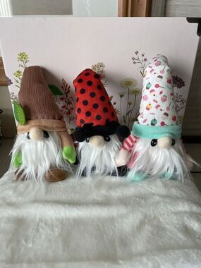 New with Tags ❤️ Giftcraft HUG Feel the Love GNOMIES Lot of 3 Plushes
